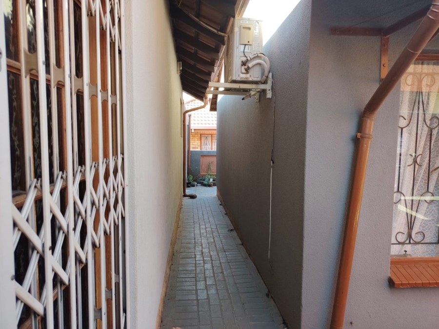 3 Bedroom Property for Sale in Tlhabane West North West